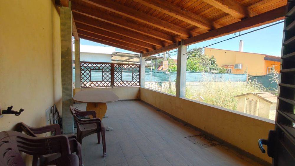 VERANDA RETROSTANTE
